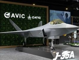 رقیب F۳۵ به پرواز درآمد