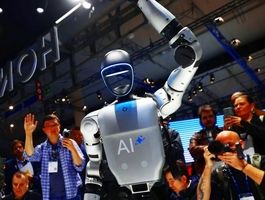 اولین ربات انسان نمای «آنر» رونمایی شد