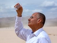 اختراع برنده نوبل شیمی: دستگاهی که از هوای خشک آب می‌گیرد