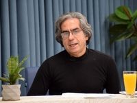 احمد بخارایی: اقتصاد، صرفاً یکی از عوامل اعتراض‌ها بود/وقتی جامعه بی‌تفاوتی‌ها را می‌بیند، خشم فروخورده ظاهر می‌شود/ قطع اینترنت و محدودیت رسانه‌ها فضا را برای برداشت‌های متناقض فراهم کرد/ لزوم پاسخ به نیازها و مطالبات مردم 